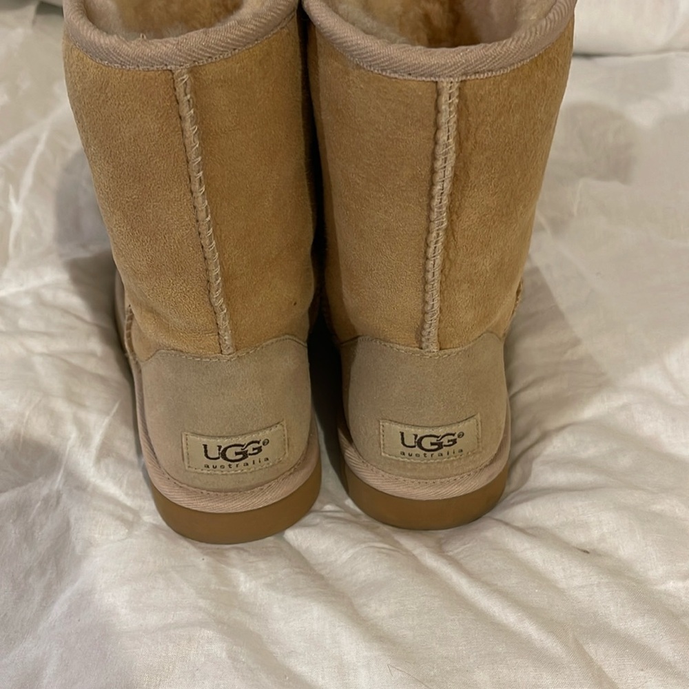 Women’s UGG Classic short 5825